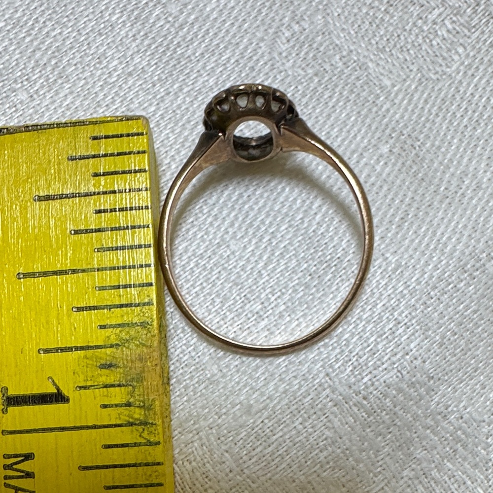 Elegant Gold-Tone Ring - Picture 7 of 7